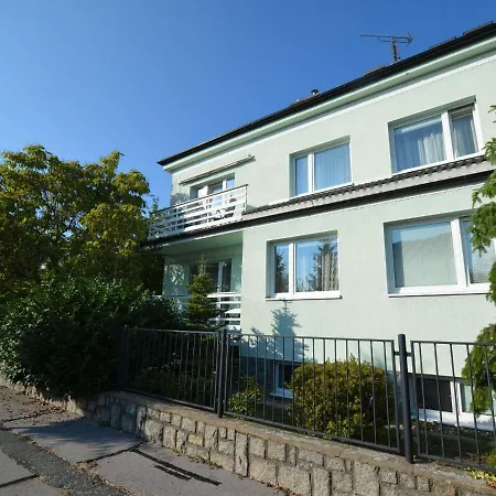Pretty In With Garden, Balcony, Parking Lägenhet *