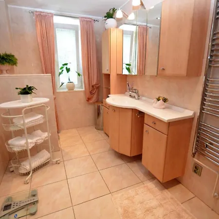 شقة Pretty In With Garden, Balcony, Parking Poděbrady