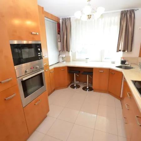 شقة Pretty In With Garden, Balcony, Parking *