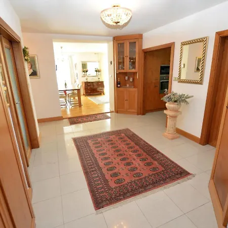 Pretty In With Garden, Balcony, Parking *