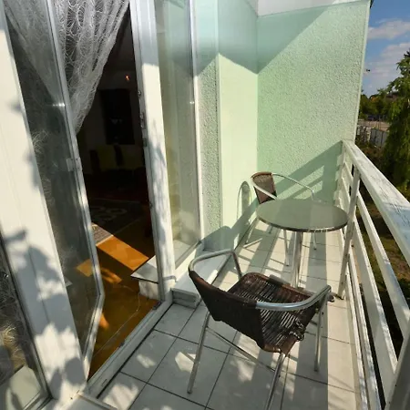 Pretty In With Garden, Balcony, Parking