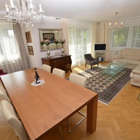 Pretty In With Garden, Balcony, Parking شقة Poděbrady